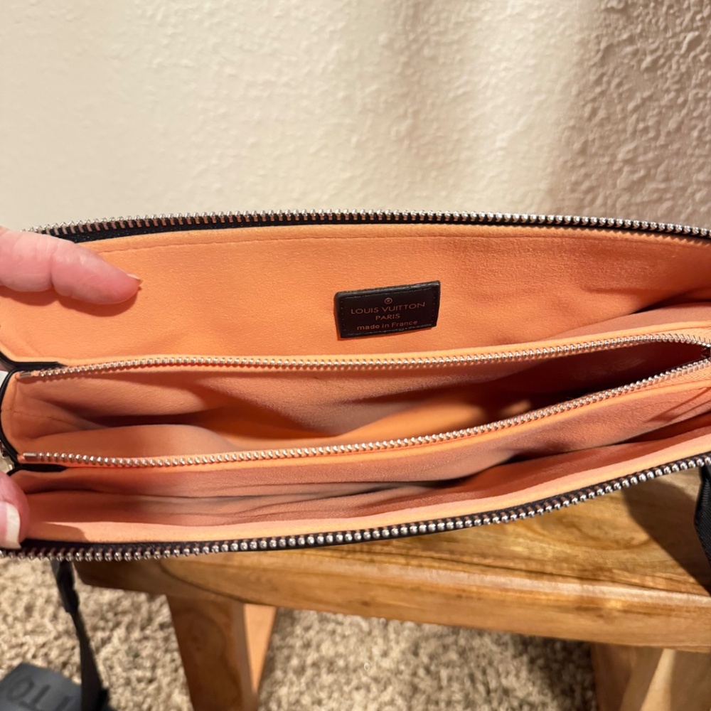 Black Leather Crossbody/Shoulder Bag, Never Used - Picture 7 of 13